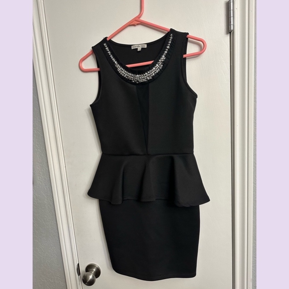 Women’s Semi-Formal Dress